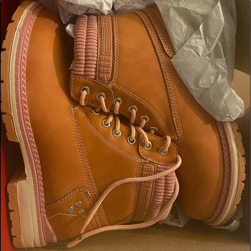 women andreas boot size 8